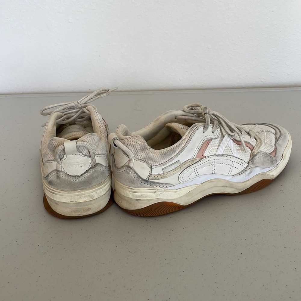 Vans Varix WC Sneakers in white and pink - Picture 8 of 9